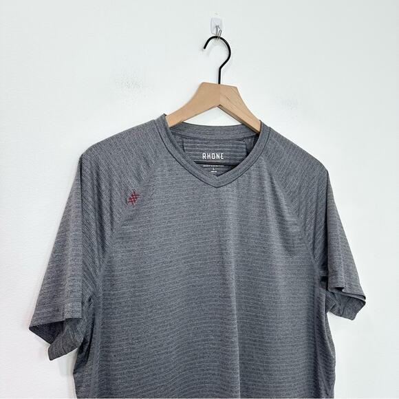 Rhone Sentry Short Sleeve V-Neck Performance Tee Shirt Gray size Large - Picture 3 of 6